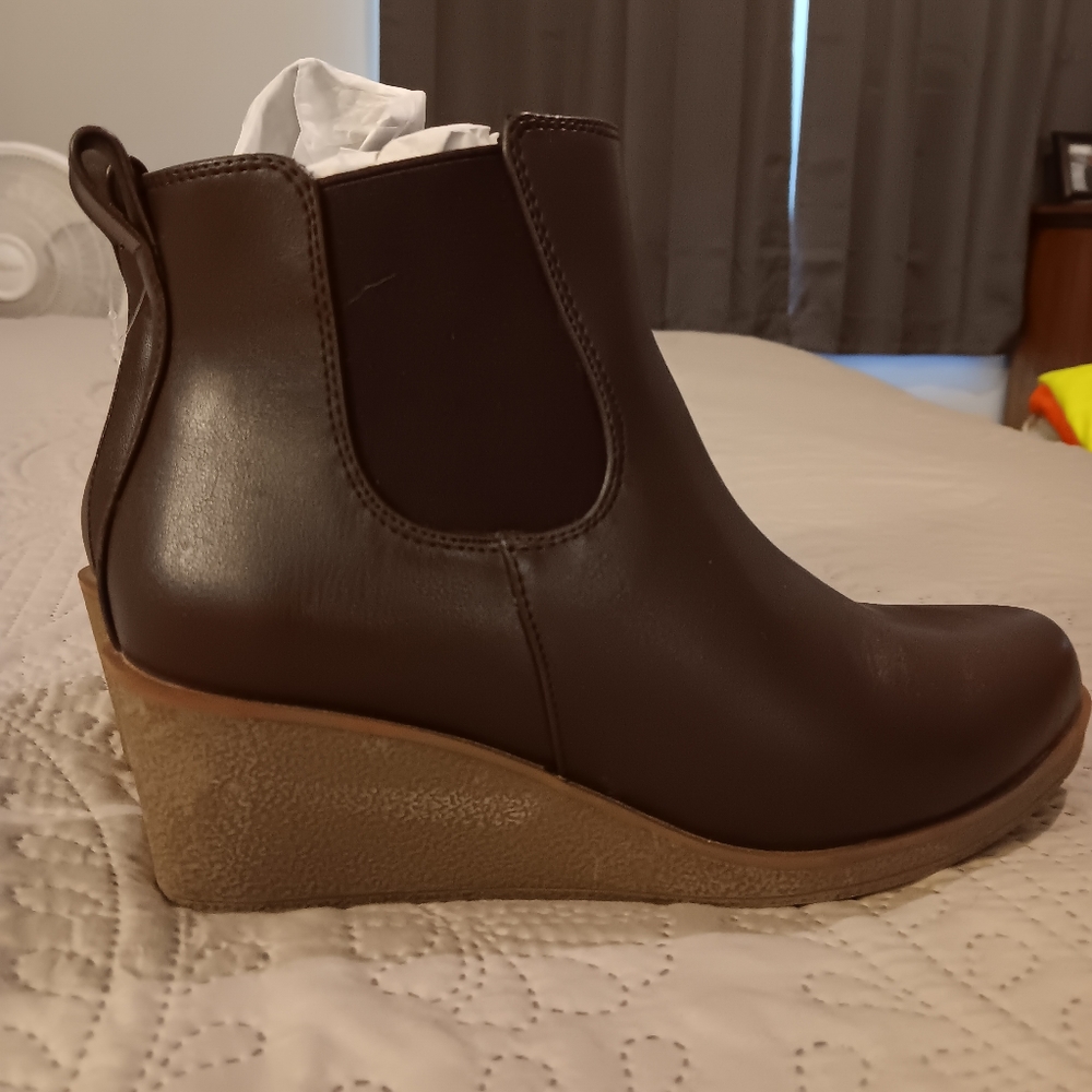 Aerosols Faux Leather Boots Size 7.5 Wide